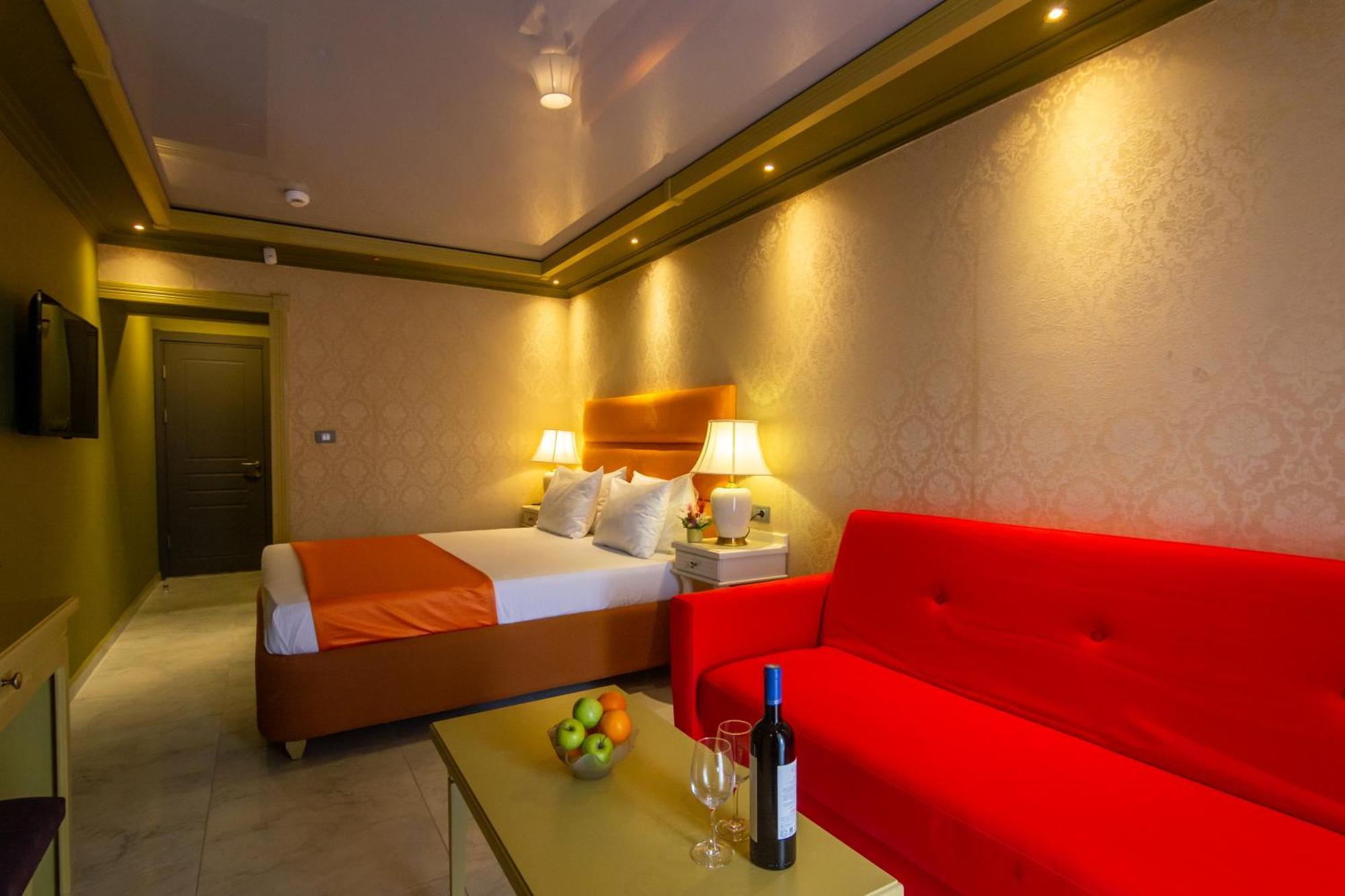 Hotel Craiova By Phoenicia Blue View Olimp Extérieur photo