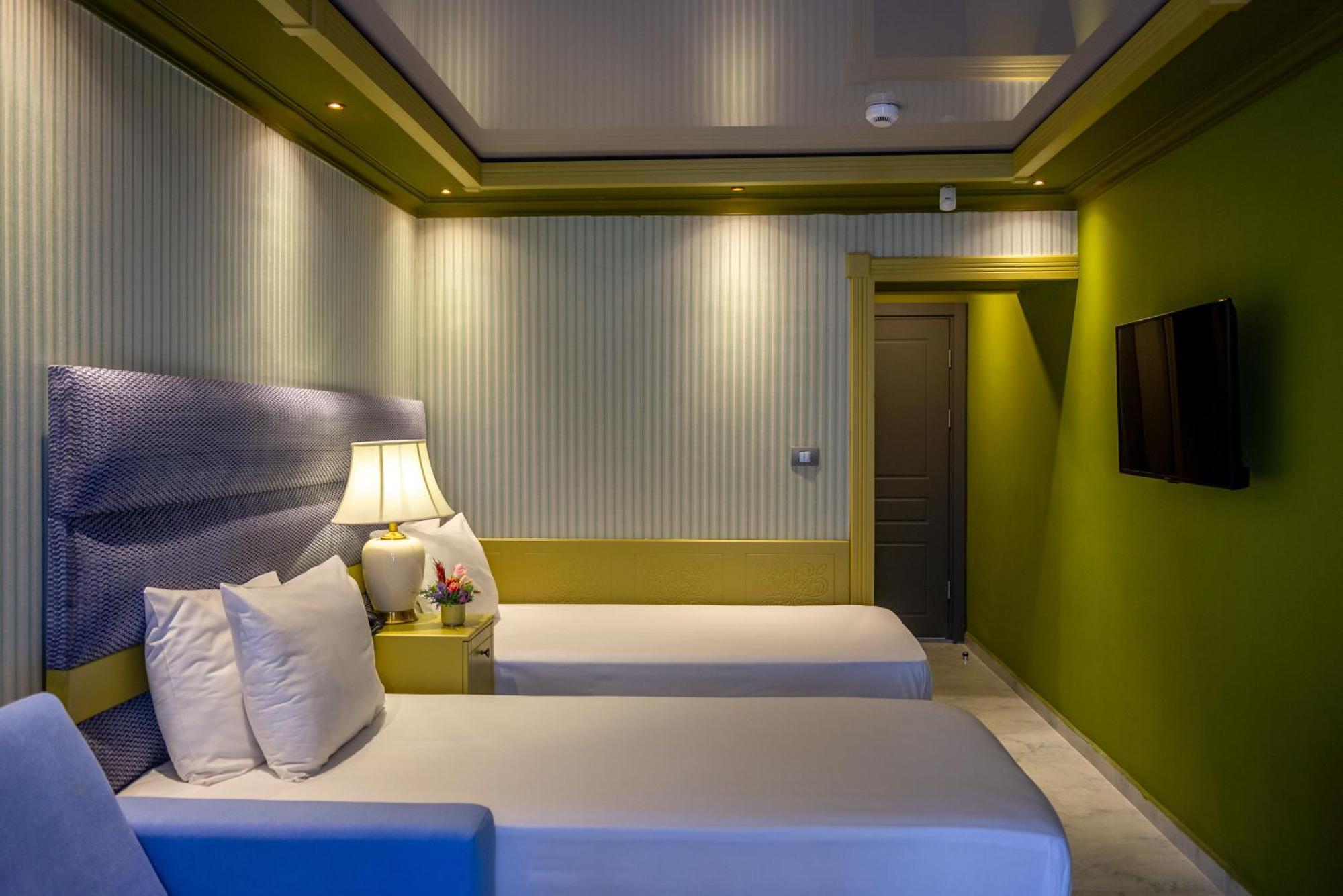 Hotel Craiova By Phoenicia Blue View Olimp Extérieur photo